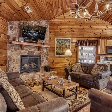 The Nut House, Hot Tub, Game Room, Wifi, 1089 Free Tickets Each Paid Day, Dollywood And More! Pigeon Forge Luaran gambar