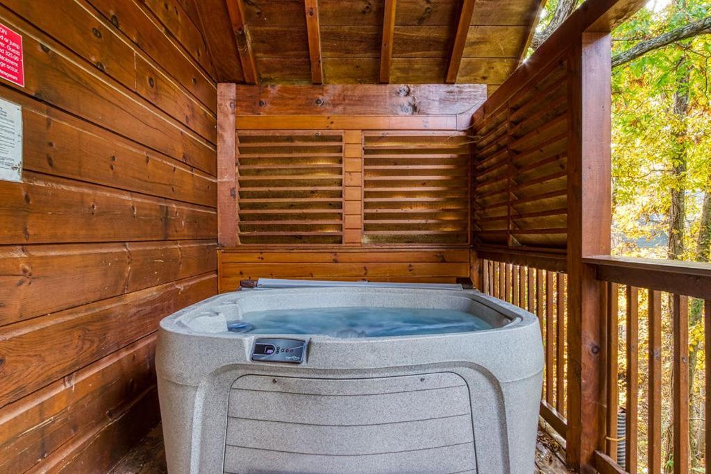 The Nut House, Hot Tub, Game Room, Wifi, 1089 Free Tickets Each Paid Day, Dollywood And More! Pigeon Forge Luaran gambar