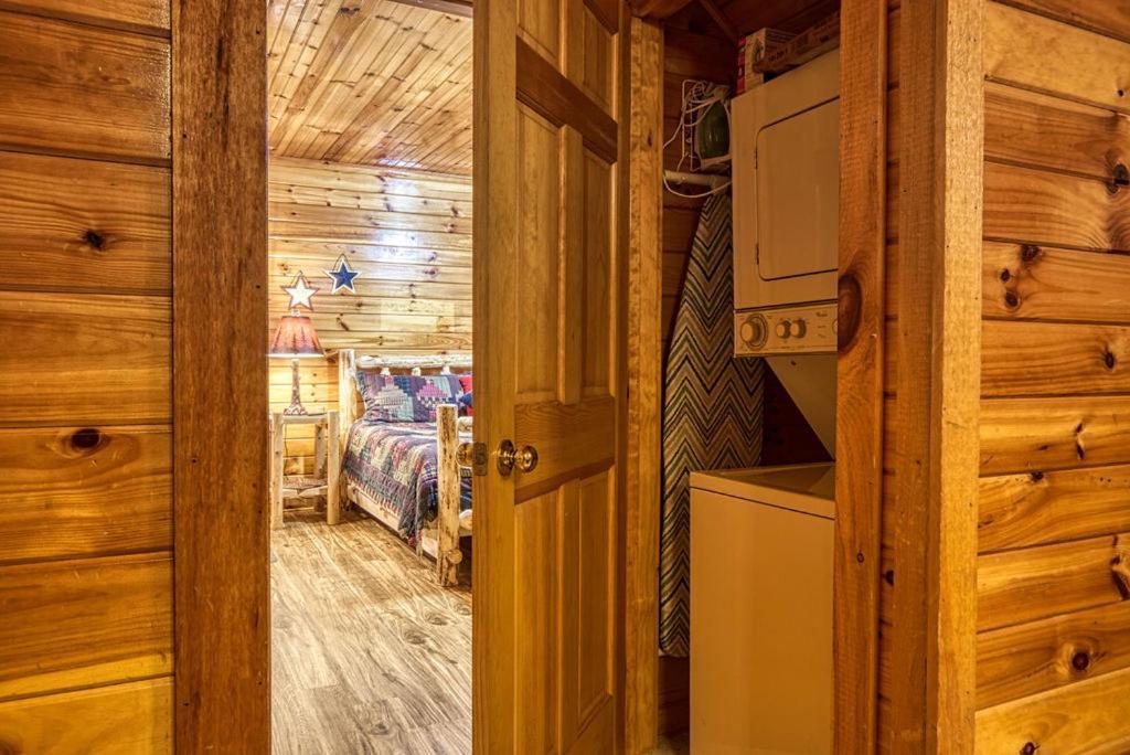 The Nut House, Hot Tub, Game Room, Wifi, 1089 Free Tickets Each Paid Day, Dollywood And More! Pigeon Forge Luaran gambar
