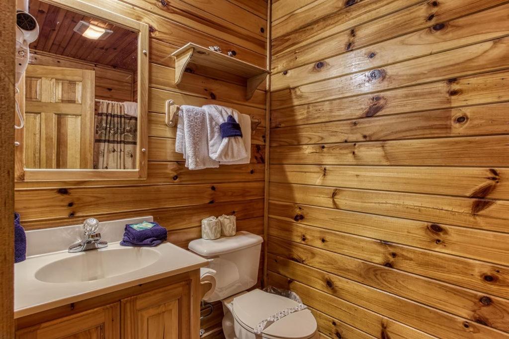 The Nut House, Hot Tub, Game Room, Wifi, 1089 Free Tickets Each Paid Day, Dollywood And More! Pigeon Forge Luaran gambar