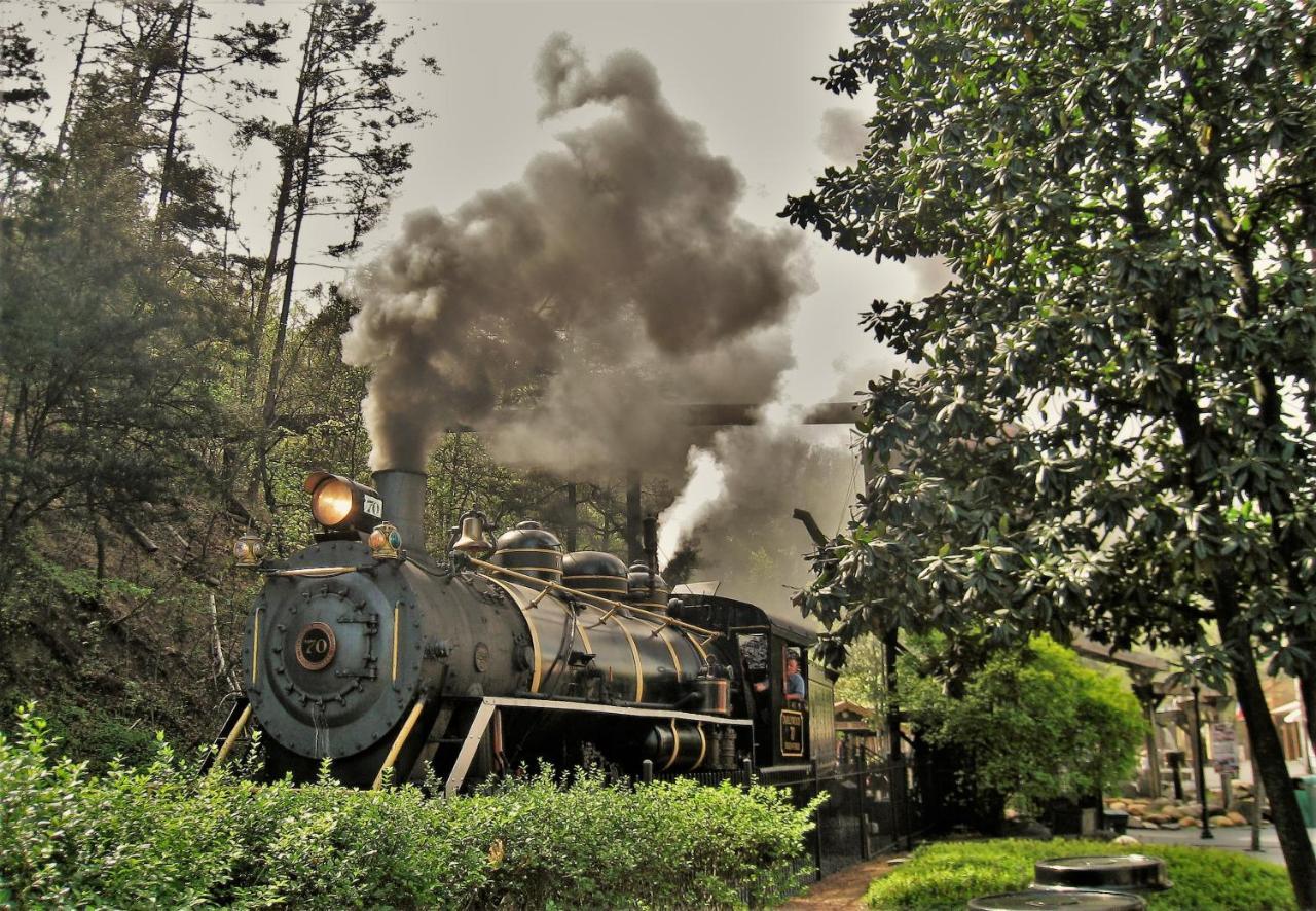 The Nut House, Hot Tub, Game Room, Wifi, 1089 Free Tickets Each Paid Day, Dollywood And More! Pigeon Forge Luaran gambar